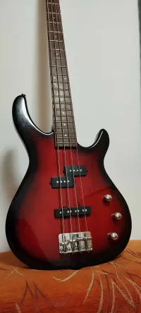 Squier Precision  Jazz bass