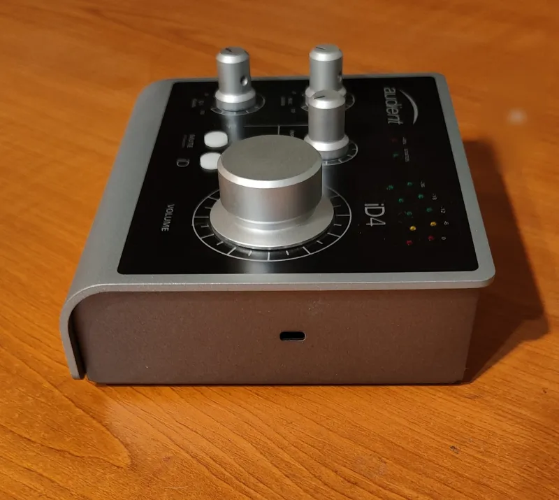 Audient Id4 Sound card