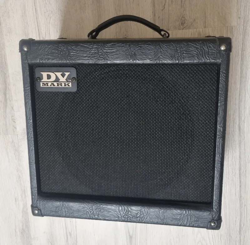 DV Mark MiniTwelve Guitar cabinet speaker