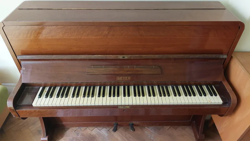 Geyer Geyer Pianíno
