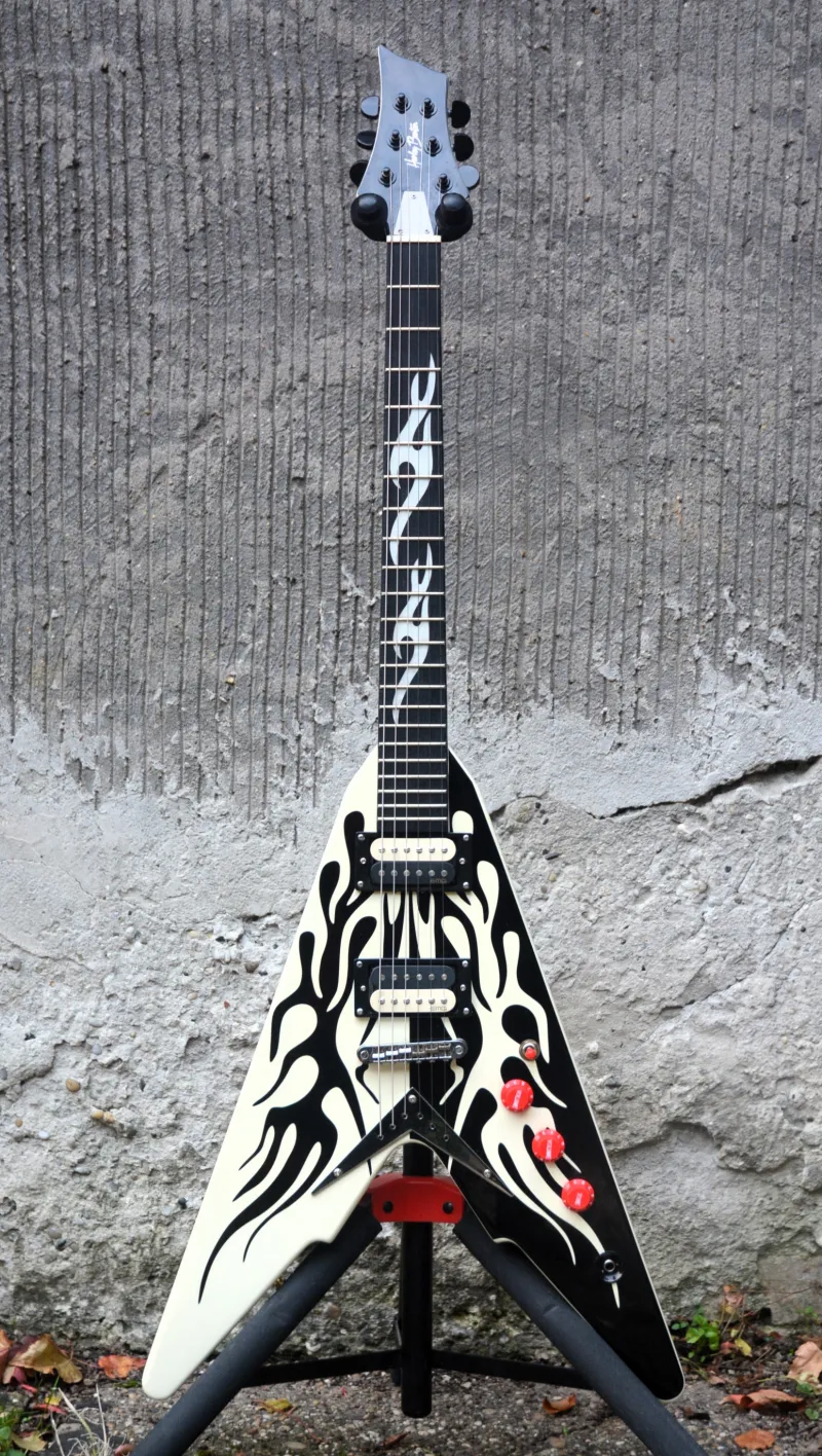 Harley Benton Flying V, EMG, Grover Electric guitar