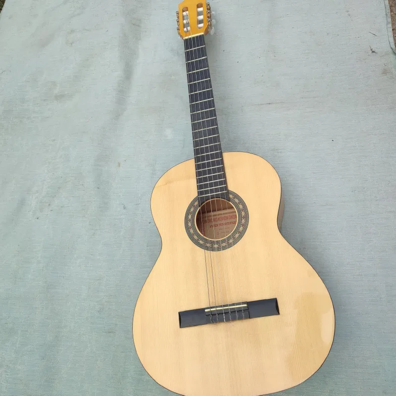 Hora Reghin Classic guitar