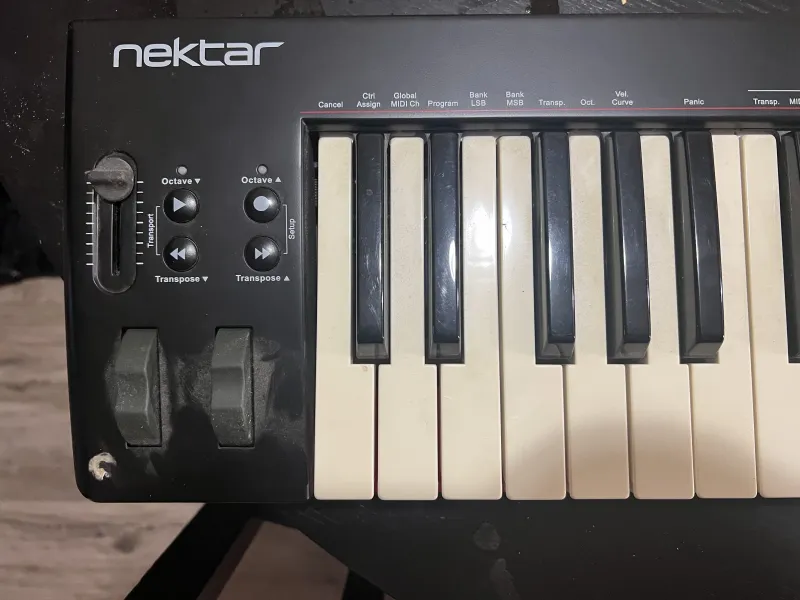 Nektar SE49 MIDI keyboard