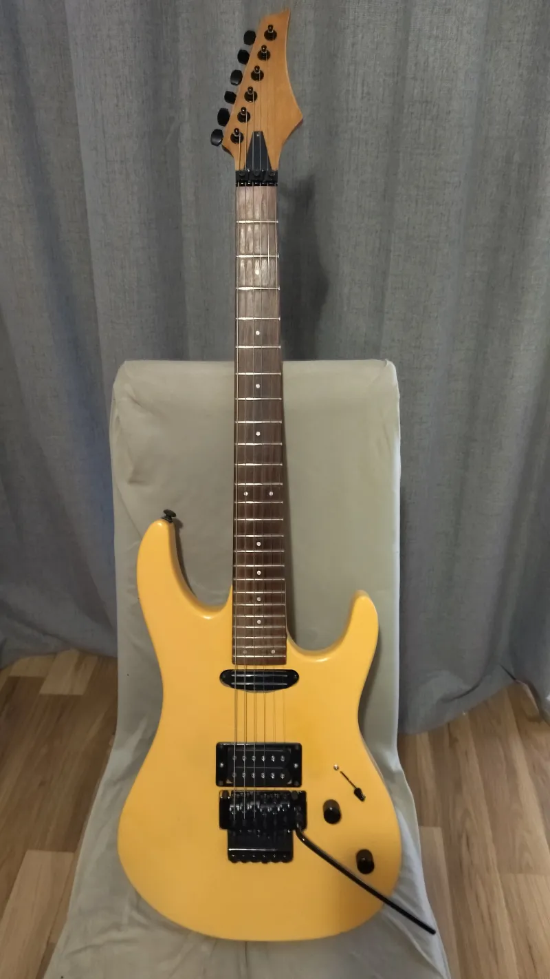 - Épített superstrat Elektromos gitár