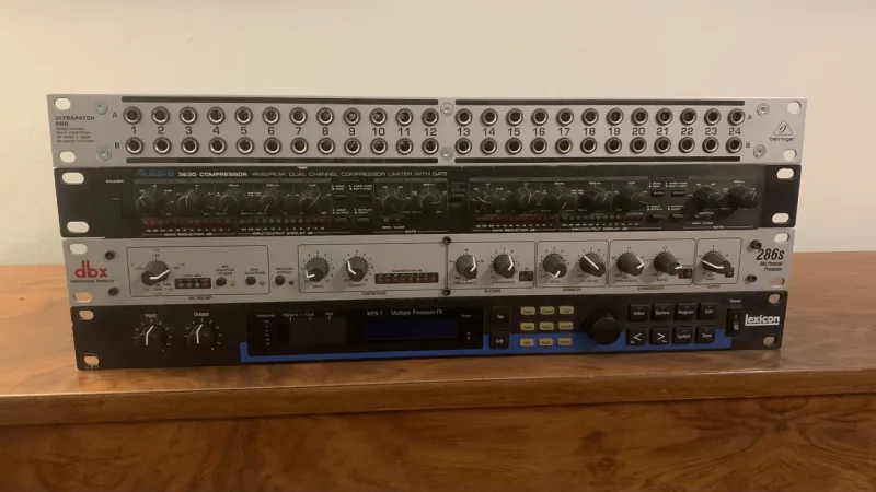 Alesis 3630 Compresor