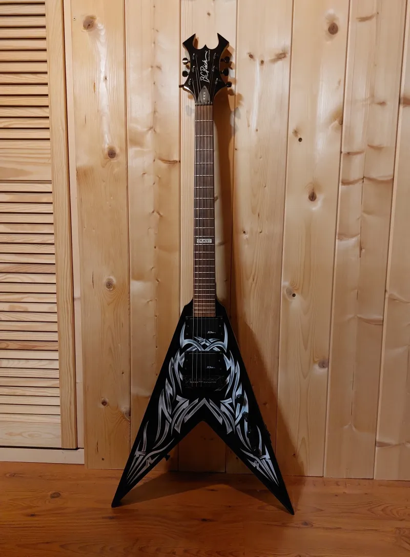 B.C. Rich KKV tribal limited edition Elektromos gitár