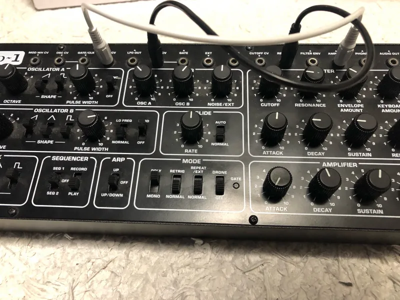 Behringer Pro 1 Analóg szintetizátor