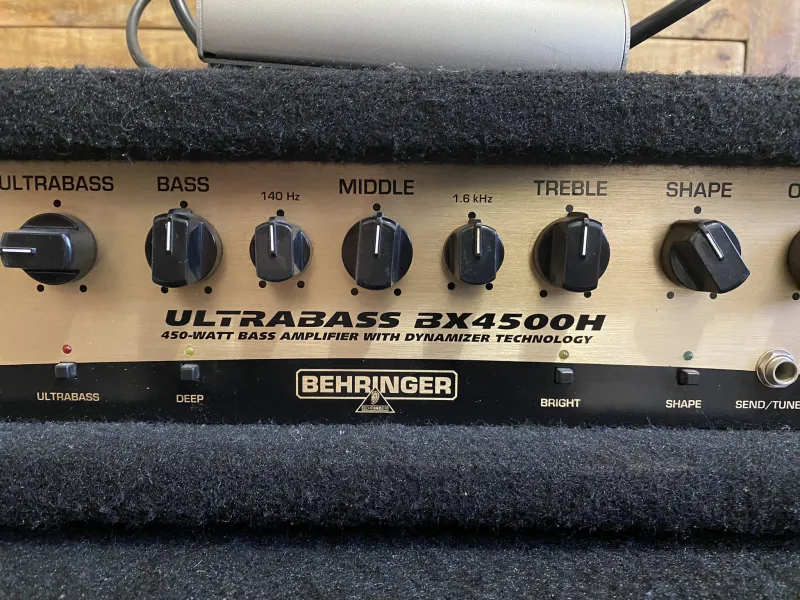 Behringer Ultrabass BX4500H + BA210 Cabezal y caja de bajo