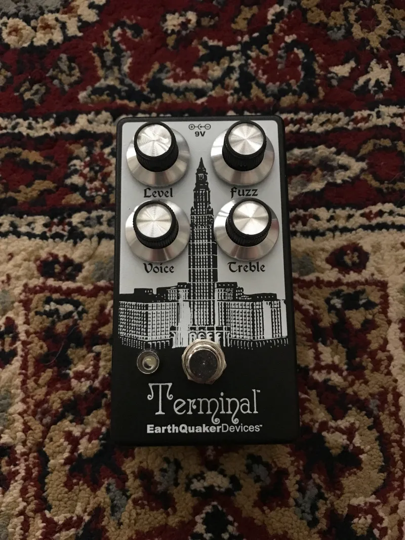 EarthQuaker Devices Terminal Destructive Fuzz Devi Efektový pedál