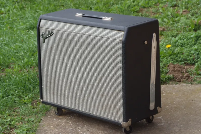 Fender Twin Amp ládája eredeti  hangszórókkal Dielce