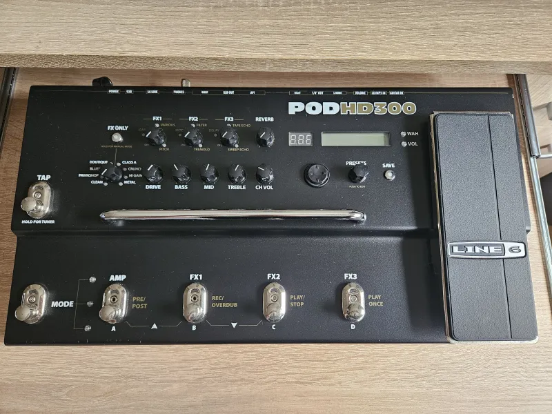 Line6 POD HD300 Multi-effect processor