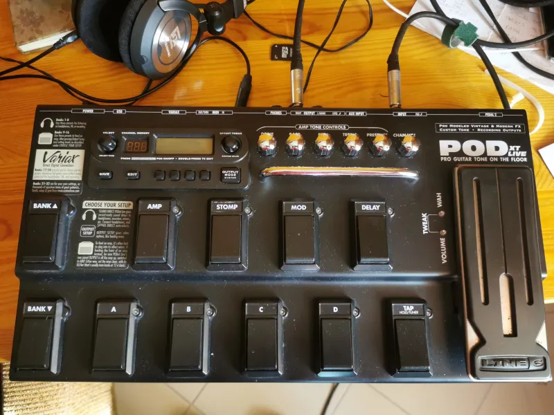 Line6 POD XT LIVE Multieffekt Prozessor