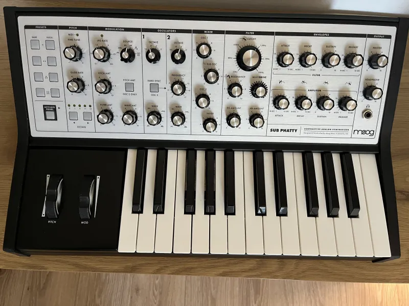 Moog SUB Phatty Synthesizer