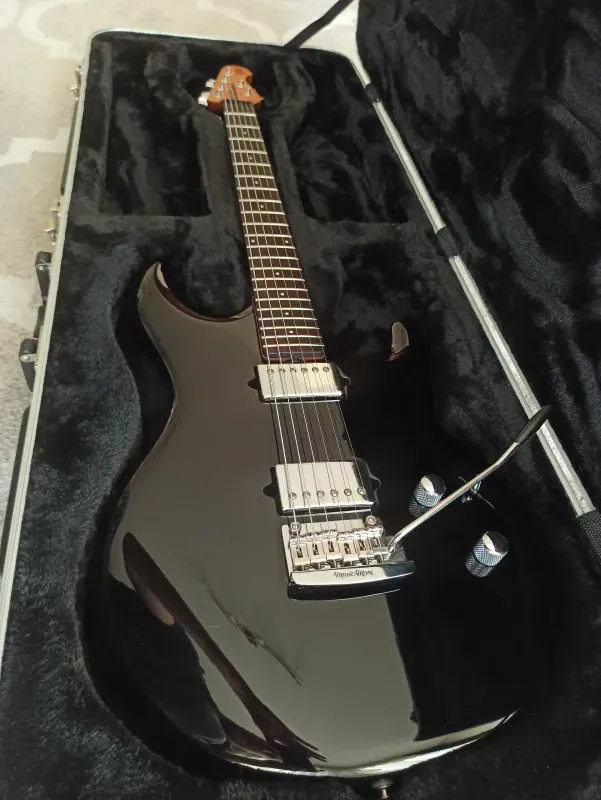 Music Man LUKE III Electric guitar