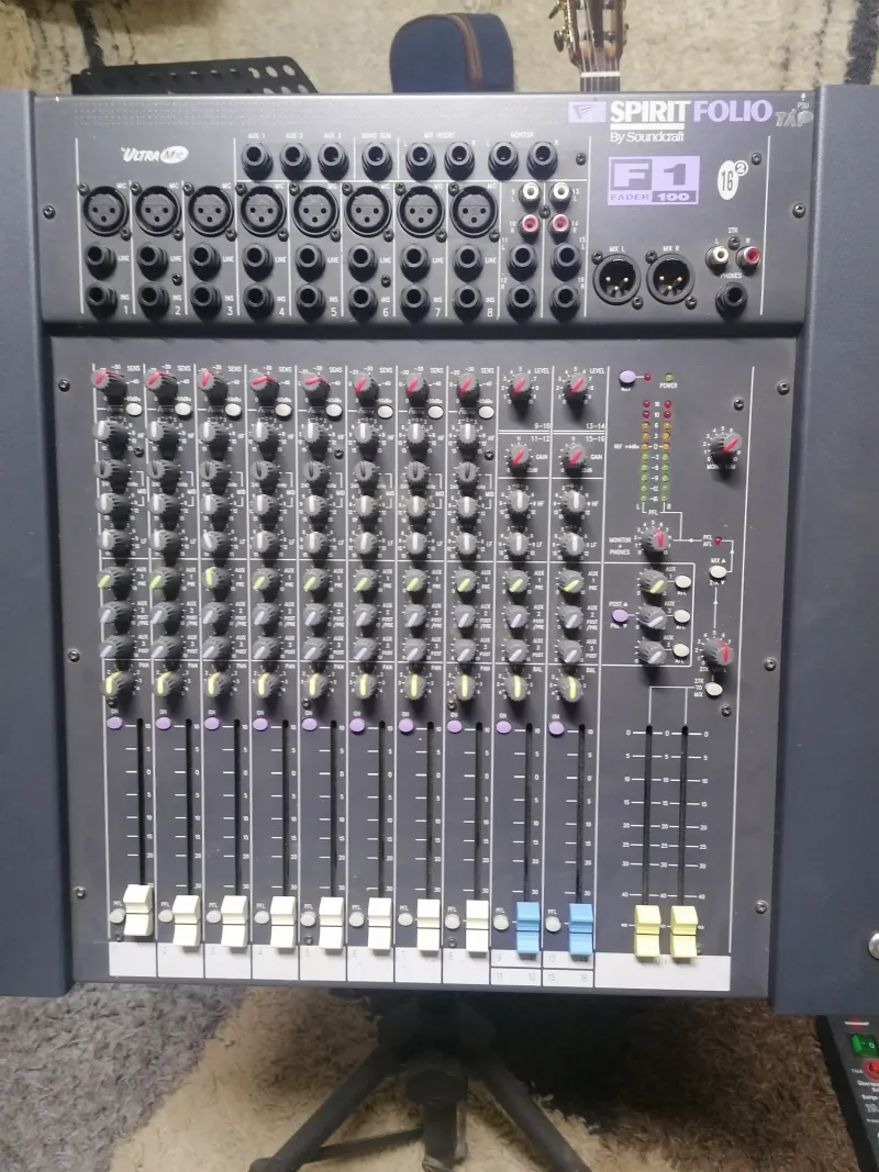 Soundcraft Spiritfolio F1 100 Mixer