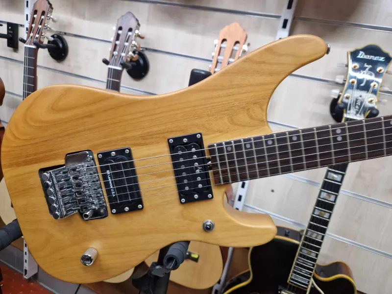 Washburn N2 Electric guitar
