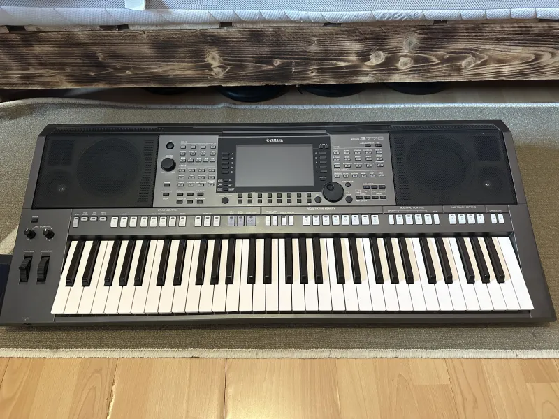 YAMAHA PSR-S770 Sintetizador