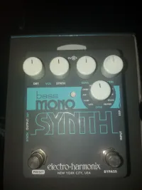 EHX Bass Mono Synth  Bass Synthesizer