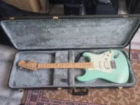 Fender Stratokaster American Performer  HSS Saten Surf G