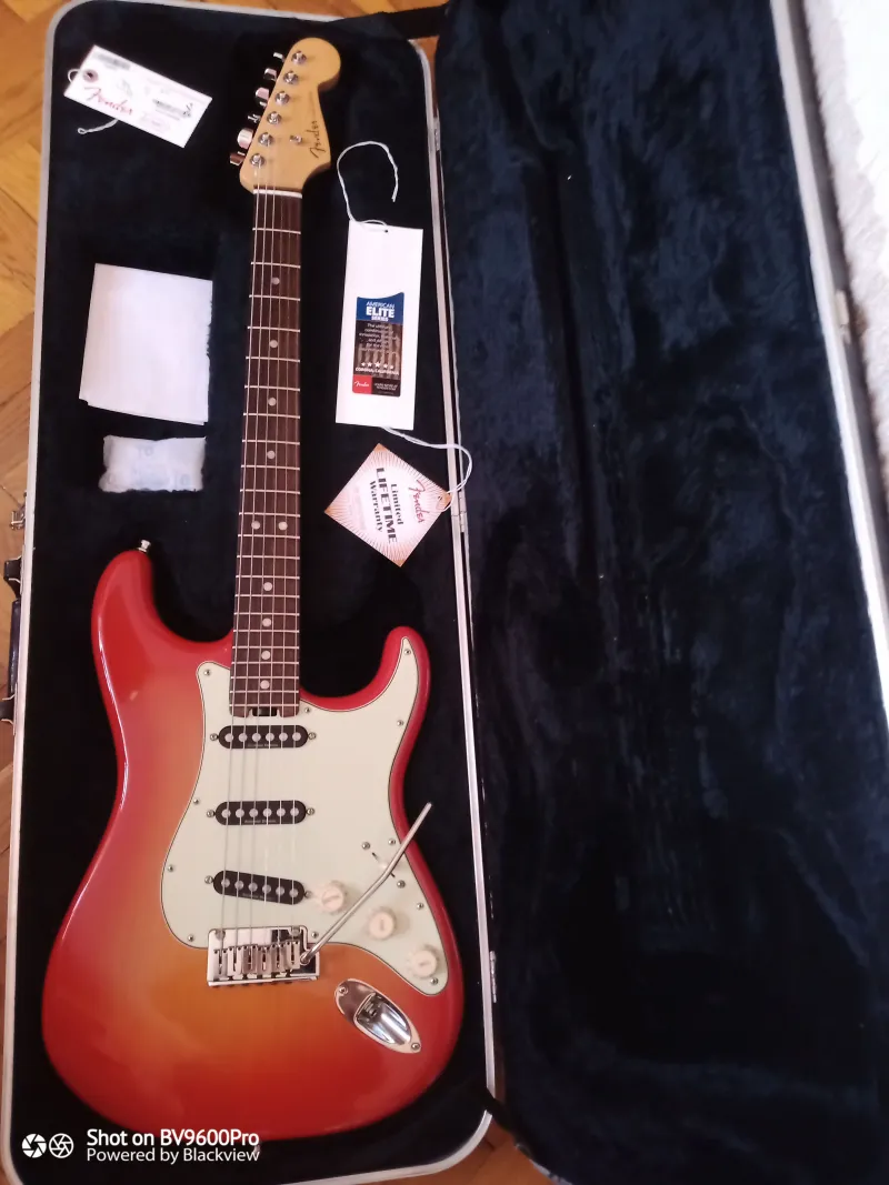 Fender Stratocaster ELITE Elektromos gitár