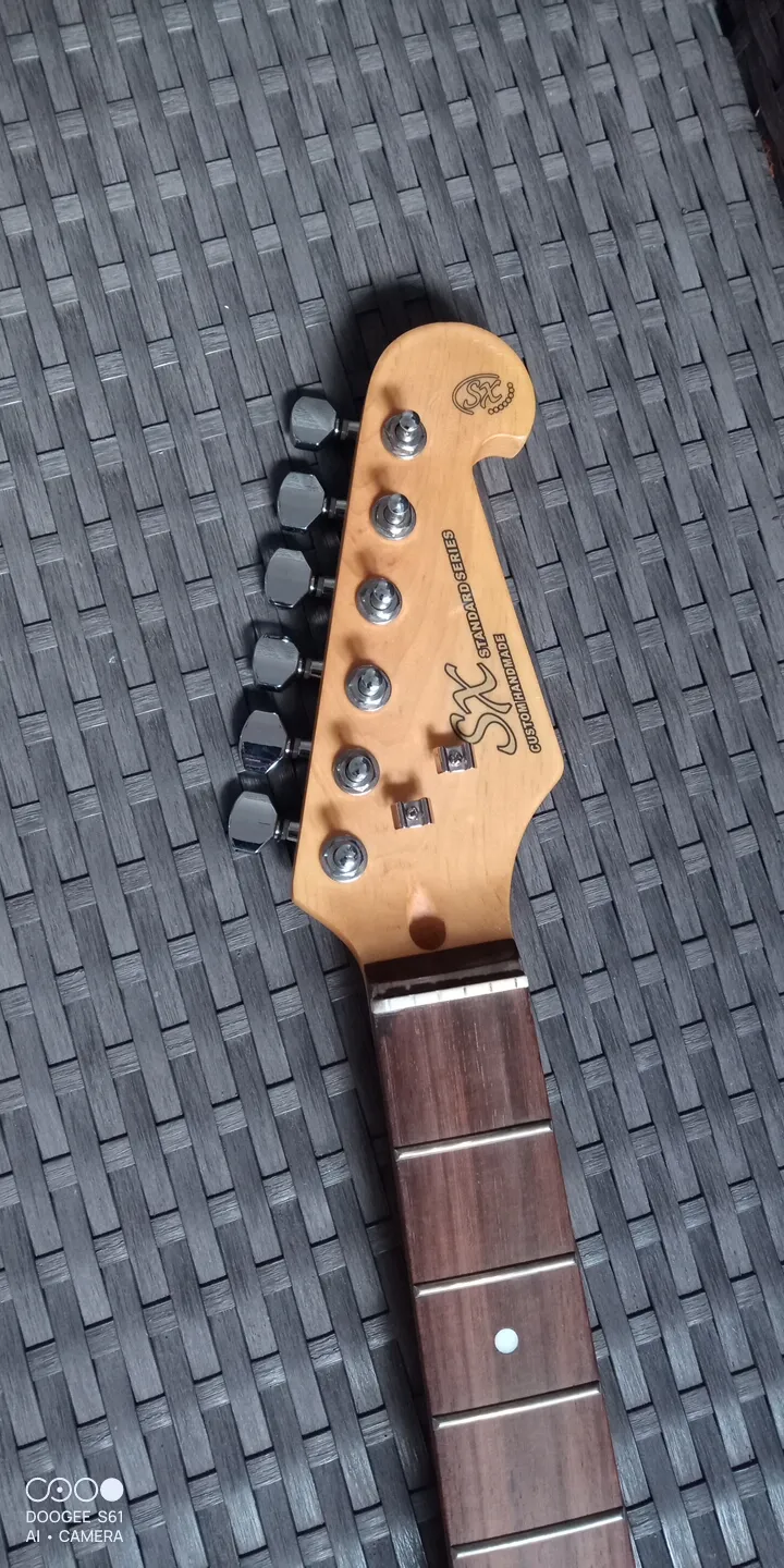 SX Stratocaster Nyak