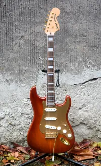 Squier 40th Stratocaster Electric guitar - Hurtu [March 17, 2025, 5:58 pm]