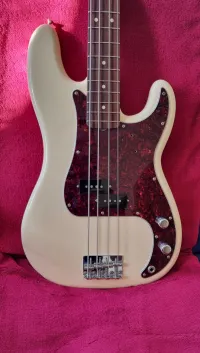 Fender Vintera II Precision bass