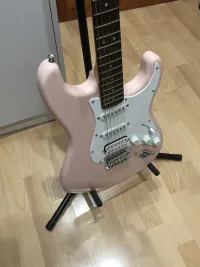 Squier Bullet Stratocaster HSS IL Shell Pink