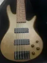 Ibanez GSR206B WNF 6 húros kitűnő állapotú