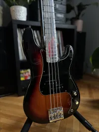 Egyedi készítésű Fender-Baguley Precision