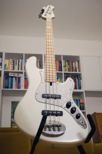 Lakland Darryl Jones 4 Bajo eléctrico - Szajkó Péter [Today, 12:46 am]