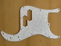 - Precision Bass Bass guitar pickguard - Tina [Today, 3:10 pm]