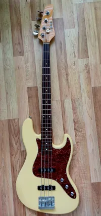 Schecter Jazz bass