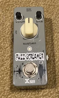 Xvive V4 Fuzz Screamer pedal