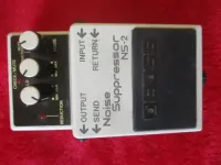 BOSS NS-2 Noise Supressor + áramelosztó
