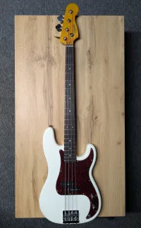 Squier Classic Vibe 60s Precision Bass LRL OW