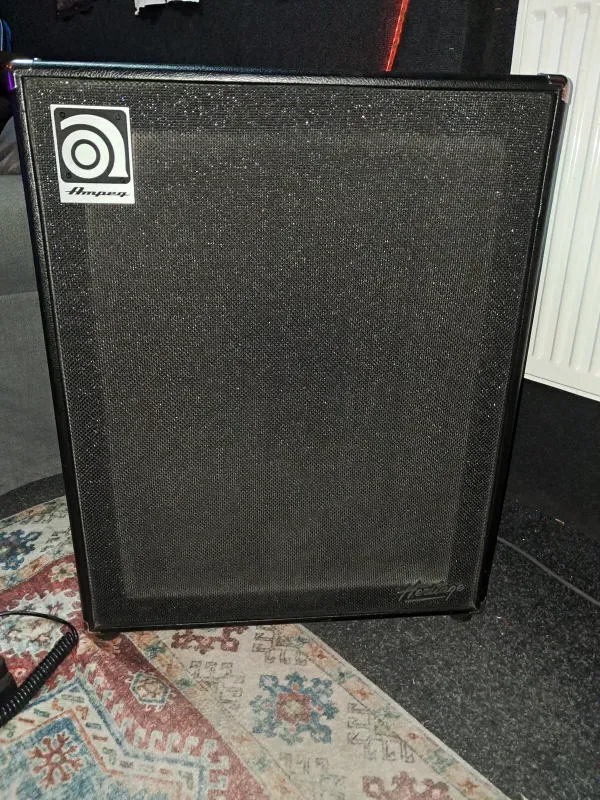 Ampeg Heritage SVT-410HLF Basszus láda