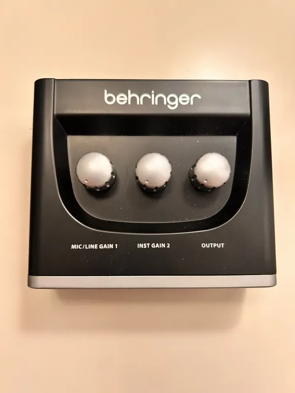 Behringer U-Phoria UM2 Externá zvuková karta