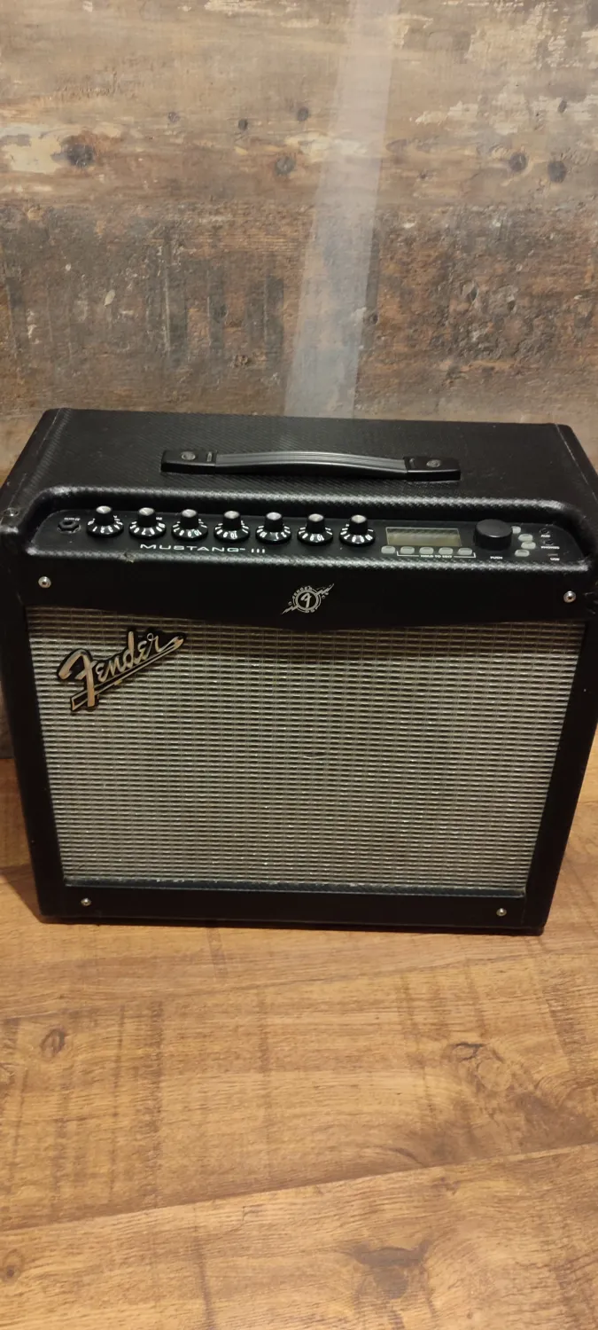 Fender Mustang III gitárkombó Guitar combo amp