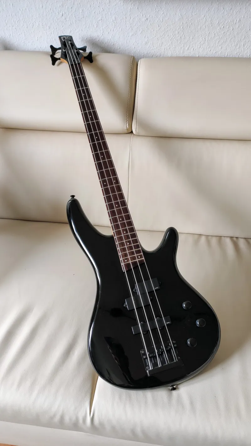Ibanez SR400 BK Basgitara