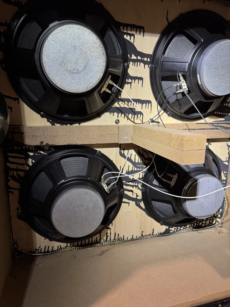 Kustom QuadST 412 A -2db maradt Reproduktor