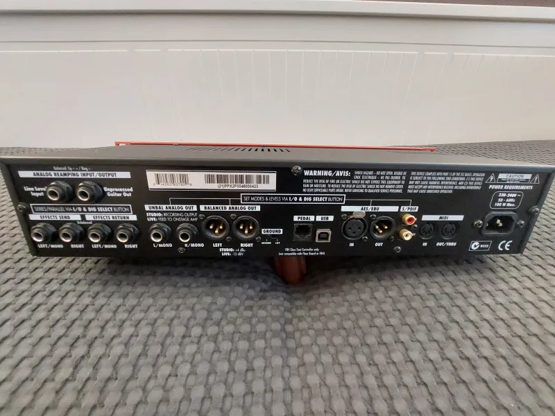 Line6 Pod XT Pro Amp Modeler + FBV shortboard Multi-effect