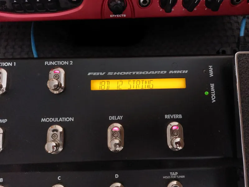 Line6 Pod XT Pro Amp Modeler + FBV shortboard Multi-effect