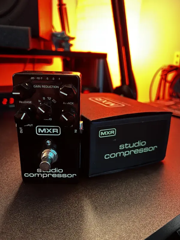 MXR M76 Studio Compressor Pedál
