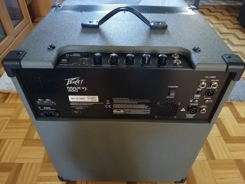 Peavey MAX 300 Bass guitar combo amp