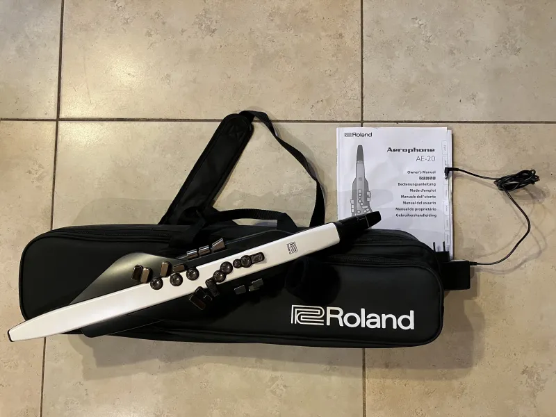 Roland Aerophone AE-20 Electric Wind Instrument