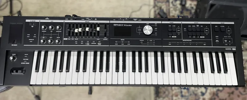 Roland V-Combo VR-09-B Synthesizer