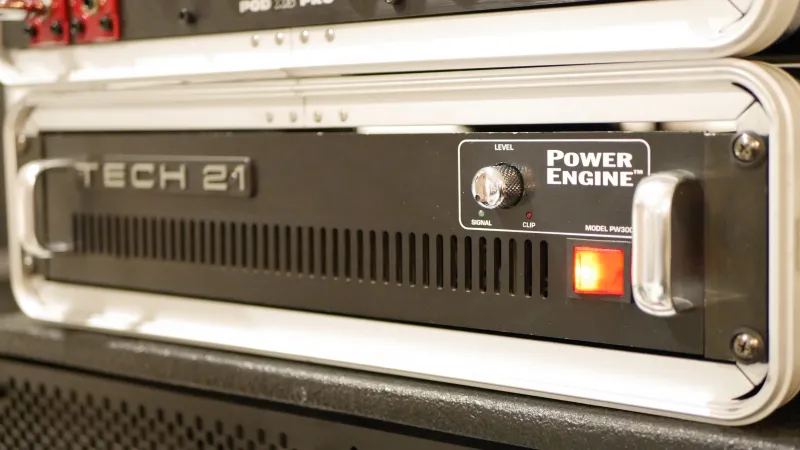 TECH 21 PW-300 Cabezal y caja de bajo