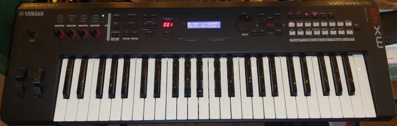 YAMAHA MX 49 Sintetizador