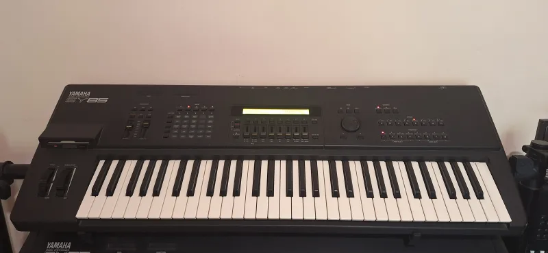 YAMAHA SY 85 Synthesizer
